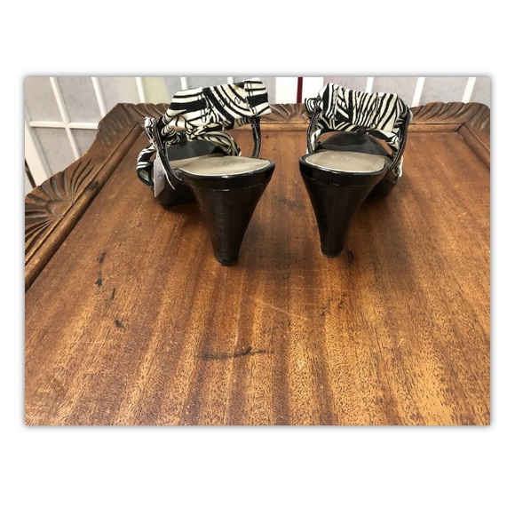 Anne Klein, sandals, black/white, heels, size8.5.: - Picture 7 of 11